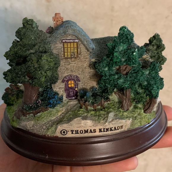 Thomas Kinkade - Lighted Cottage Collection - Heather's Hutch - Picture 3 of 9